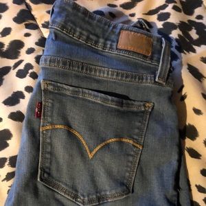 Levi’s light blue skinny jeans